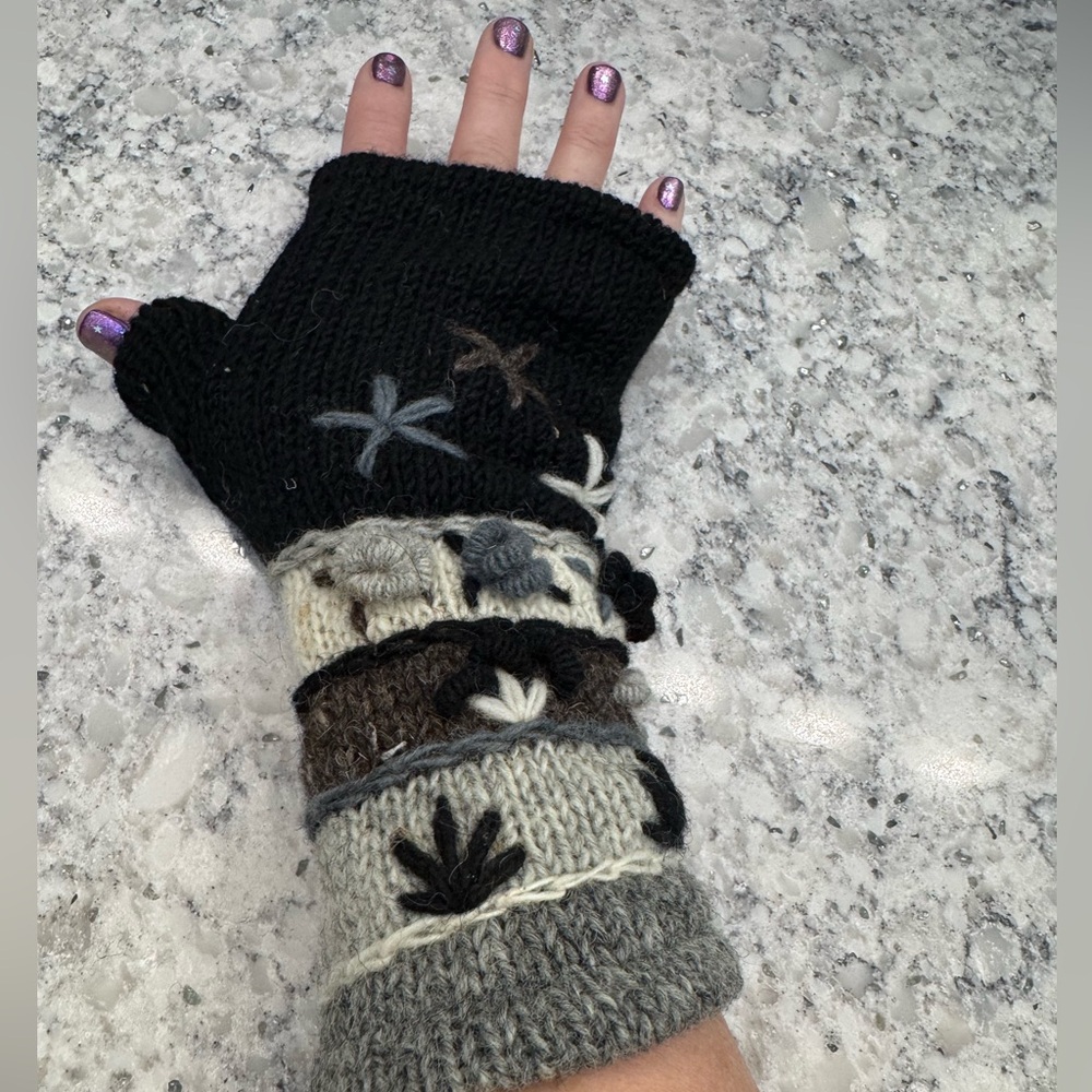 Handmade Nepal Black & Gray Fingerless Gloves W/Stitched Floral Design.  Lined